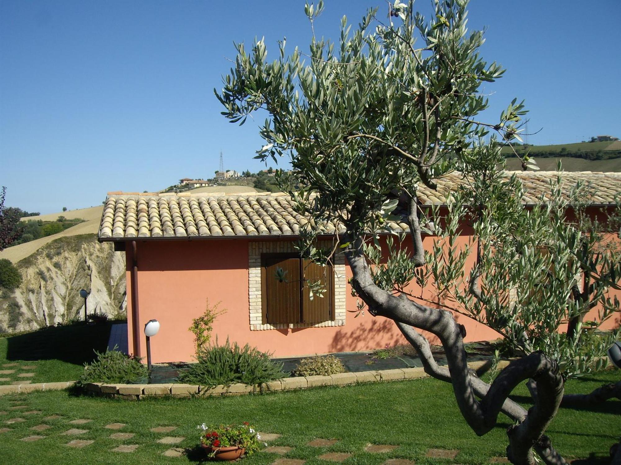 Agriturismo Il Borgo Degli Ulivi Roseto Degli Abruzzi Buitenkant foto