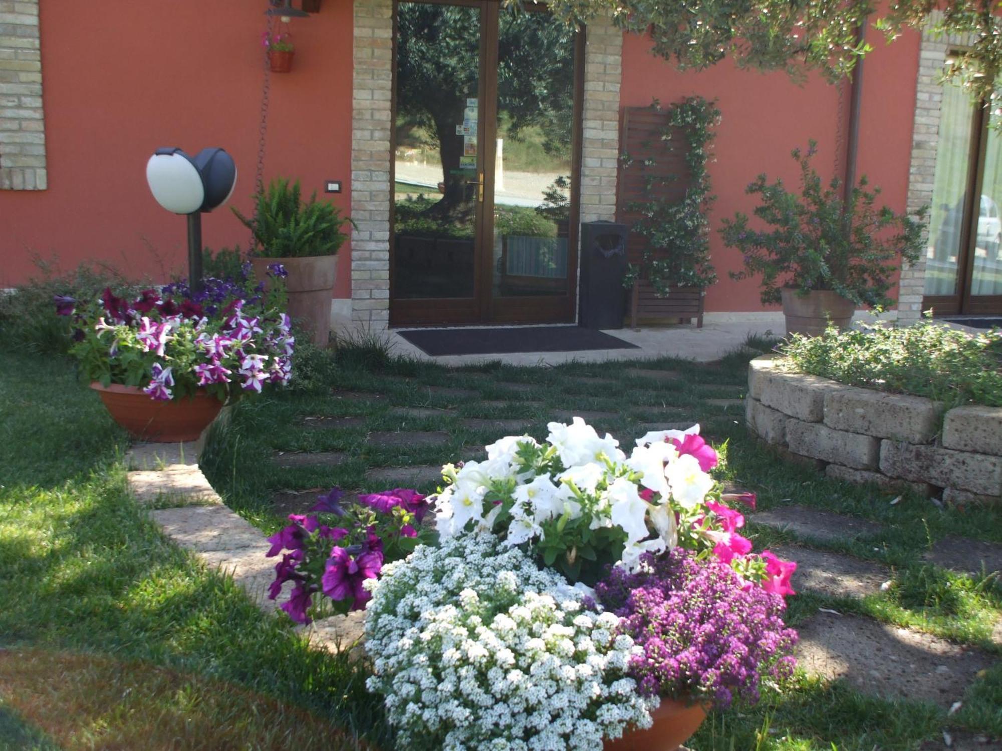 Agriturismo Il Borgo Degli Ulivi Roseto Degli Abruzzi Buitenkant foto